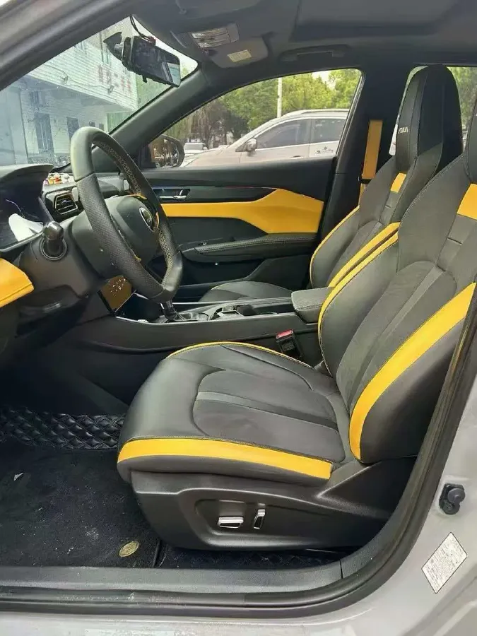 2023 DongFeng Aeolus YiXuan 1.5T 197HP L4 6DCT,autocango,china used car exporter,china ev exporter,chinese used car exporter,chinese used ev exporter