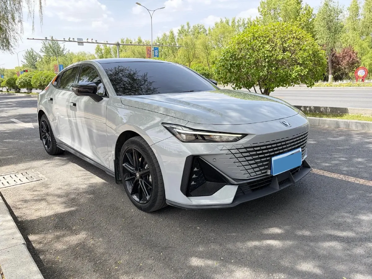 2022 ChangAn UNI-V 1.5T 188HP L4 7DCT,autocango,china used car exporter,china ev exporter,chinese used car exporter,chinese used ev exporter