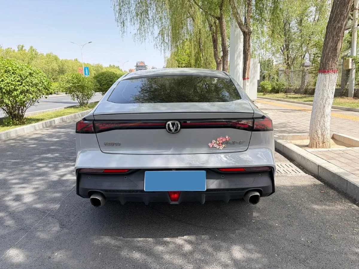 2022 ChangAn UNI-V 1.5T 188HP L4 7DCT,autocango,china used car exporter,china ev exporter,chinese used car exporter,chinese used ev exporter