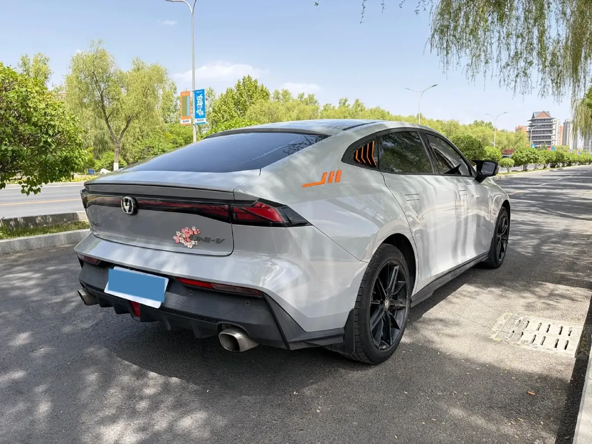 2022 ChangAn UNI-V 1.5T 188HP L4 7DCT,autocango,china used car exporter,china ev exporter,chinese used car exporter,chinese used ev exporter