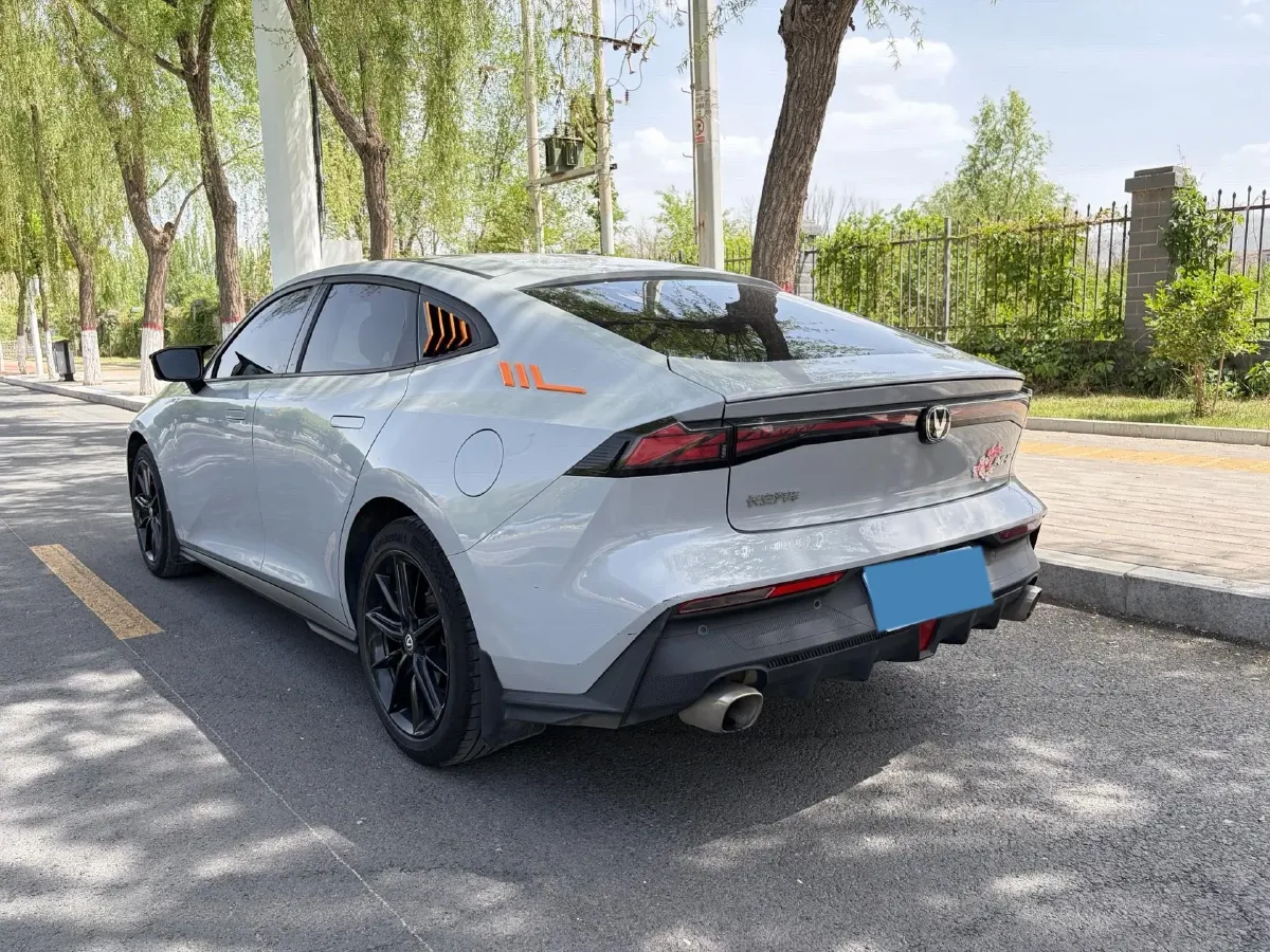 2022 ChangAn UNI-V 1.5T 188HP L4 7DCT,autocango,china used car exporter,china ev exporter,chinese used car exporter,chinese used ev exporter