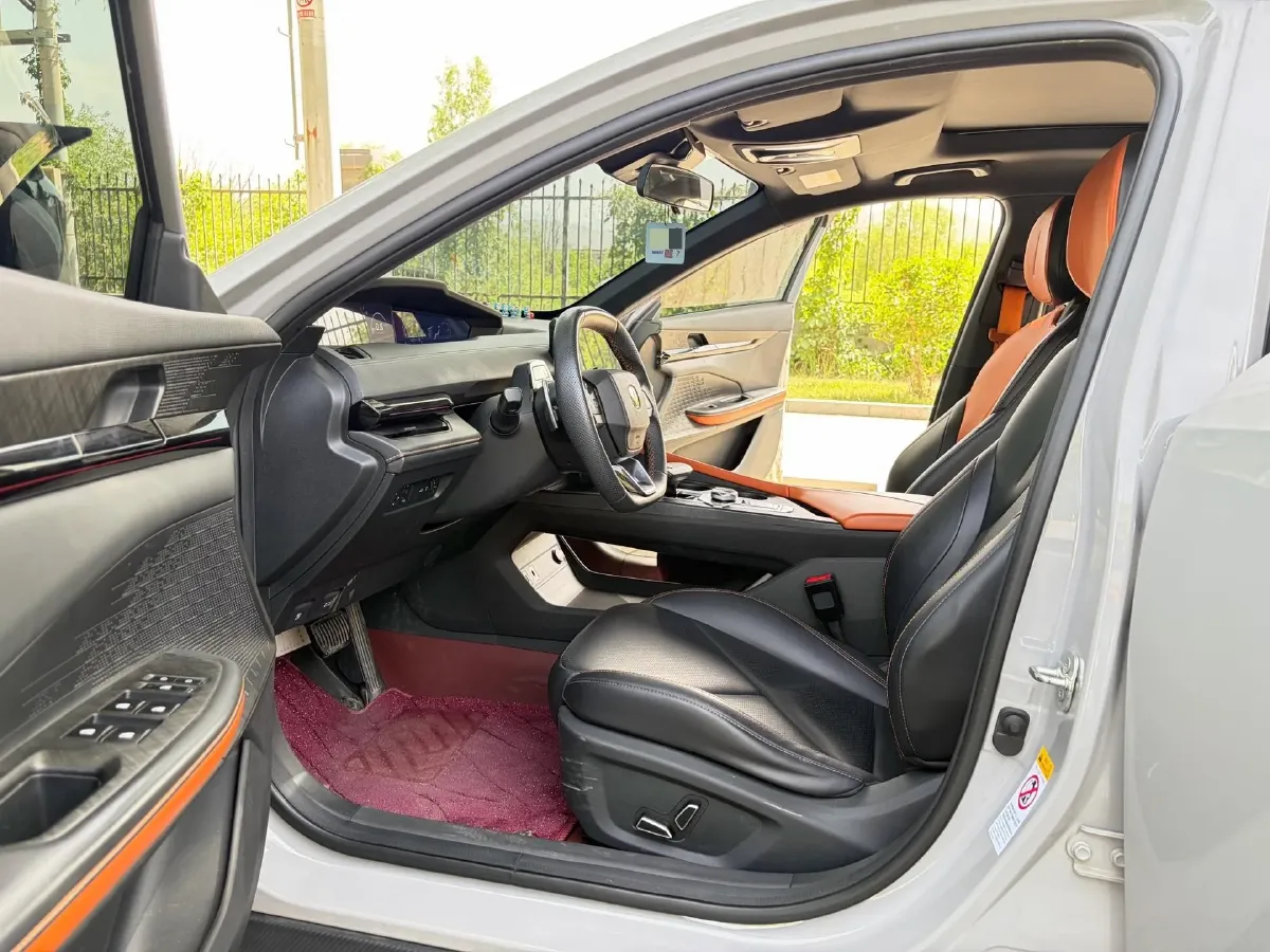 2022 ChangAn UNI-V 1.5T 188HP L4 7DCT,autocango,china used car exporter,china ev exporter,chinese used car exporter,chinese used ev exporter