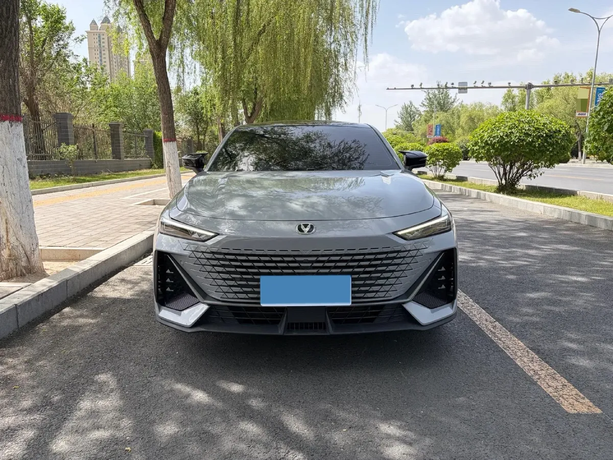 2022 ChangAn UNI-V 1.5T 188HP L4 7DCT,autocango,china used car exporter,china ev exporter,chinese used car exporter,chinese used ev exporter