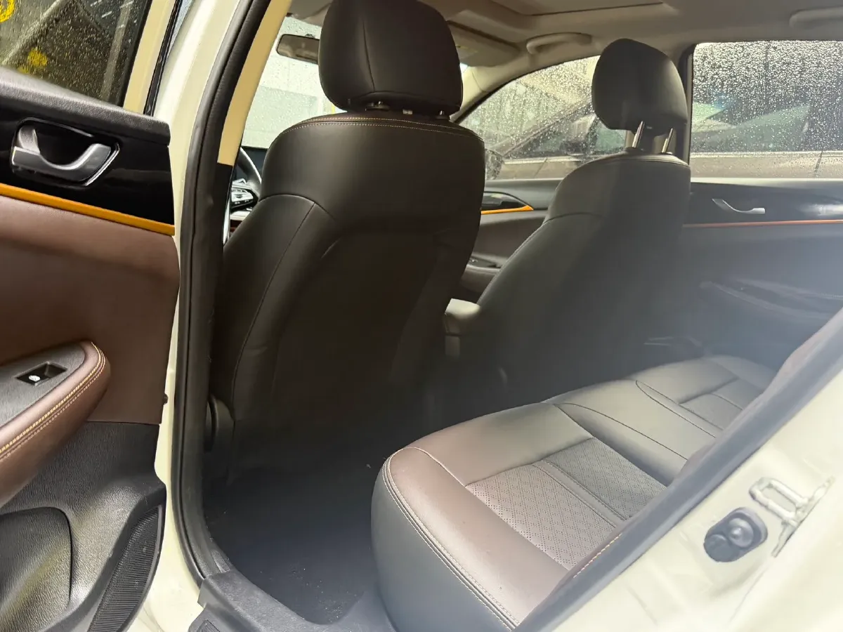 2019 ChangAn Eado DT 1.6L 125HP L4 4AT,autocango,china used car exporter,china ev exporter,chinese used car exporter,chinese used ev exporter