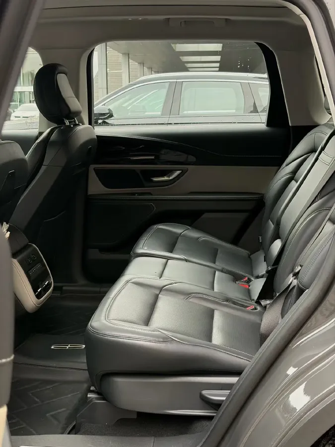 2025 Lincoln Nautilus 2.0T 261HP L4 8AT,autocango,china used car exporter,china ev exporter,chinese used car exporter,chinese used ev exporter