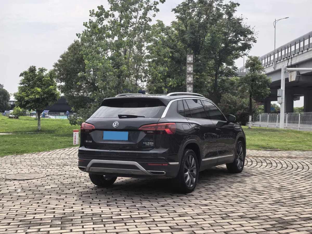 2019 Jeep Cherokee 2.0T 234HP L4 9AT,autocango,china used car exporter,china ev exporter,chinese used car exporter,chinese used ev exporter