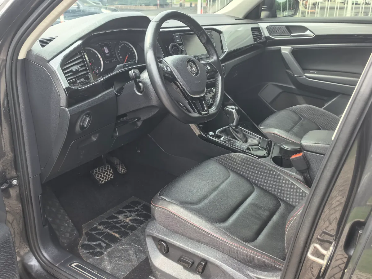 2019 Jeep Cherokee 2.0T 234HP L4 9AT,autocango,china used car exporter,china ev exporter,chinese used car exporter,chinese used ev exporter