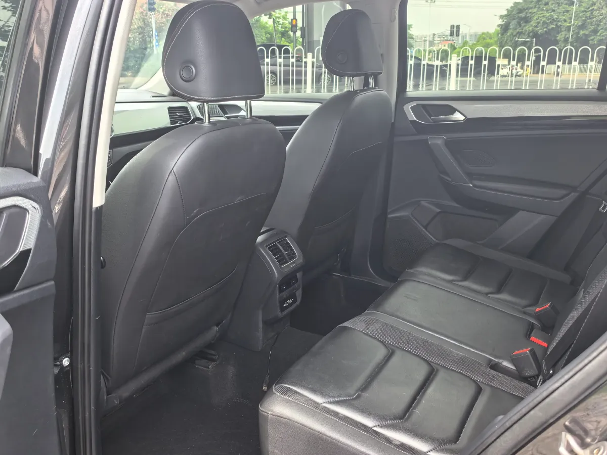 2019 Jeep Cherokee 2.0T 234HP L4 9AT,autocango,china used car exporter,china ev exporter,chinese used car exporter,chinese used ev exporter