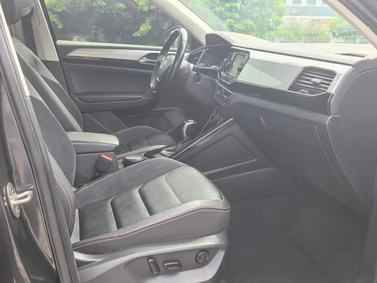 2019 Jeep Cherokee 2.0T 234HP L4 9AT,autocango,china used car exporter,china ev exporter,chinese used car exporter,chinese used ev exporter