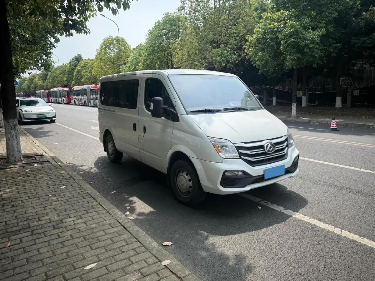 2023 MAXUS XinTu V80 2.0T 127HP L4 6MT,autocango,china used car exporter,china ev exporter,chinese used car exporter,chinese used ev exporter