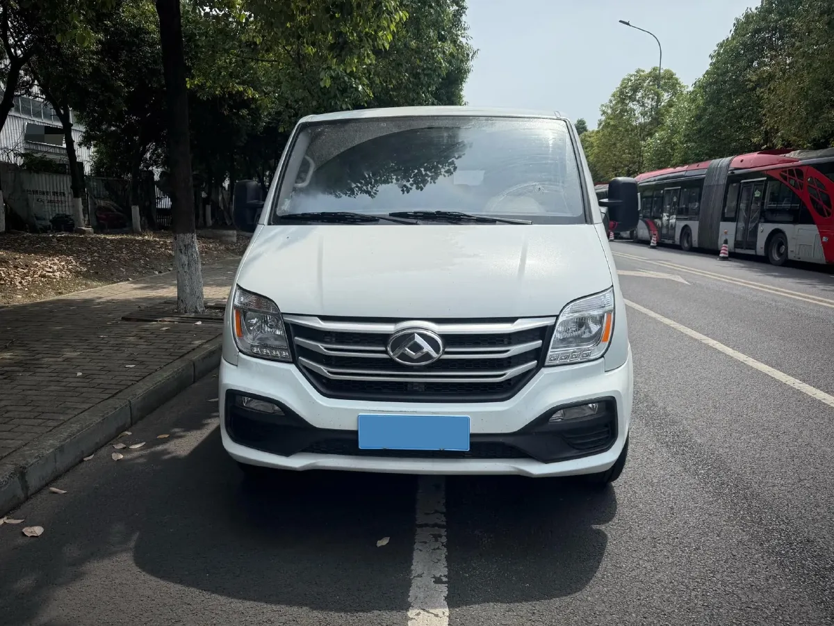 2023 MAXUS XinTu V80 2.0T 127HP L4 6MT,autocango,china used car exporter,china ev exporter,chinese used car exporter,chinese used ev exporter