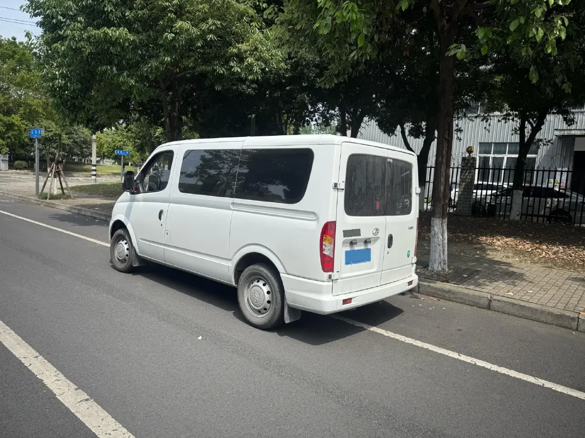 2023 MAXUS XinTu V80 2.0T 127HP L4 6MT,autocango,china used car exporter,china ev exporter,chinese used car exporter,chinese used ev exporter
