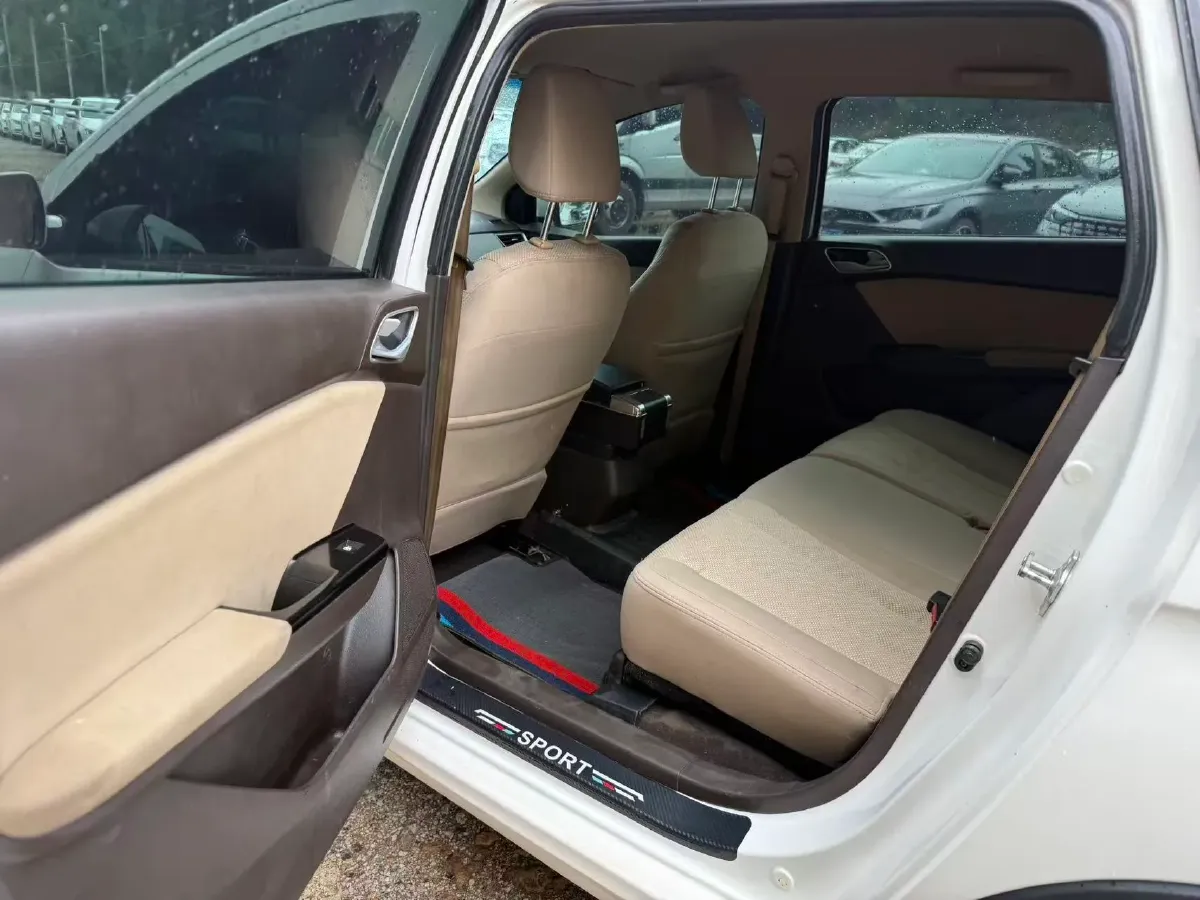 2017 BaoJun 310W 1.5L 112HP L4 6MT,autocango,china used car exporter,china ev exporter,chinese used car exporter,chinese used ev exporter