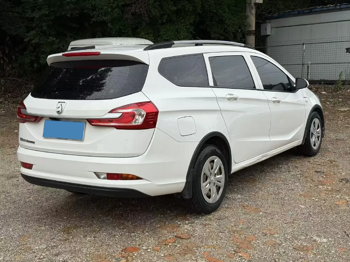 2017 BaoJun 310W 1.5L 112HP L4 6MT,autocango,china used car exporter,china ev exporter,chinese used car exporter,chinese used ev exporter