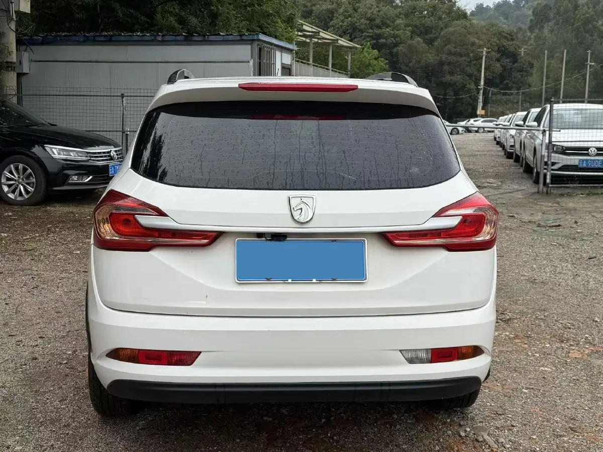 2017 BaoJun 310W 1.5L 112HP L4 6MT,autocango,china used car exporter,china ev exporter,chinese used car exporter,chinese used ev exporter