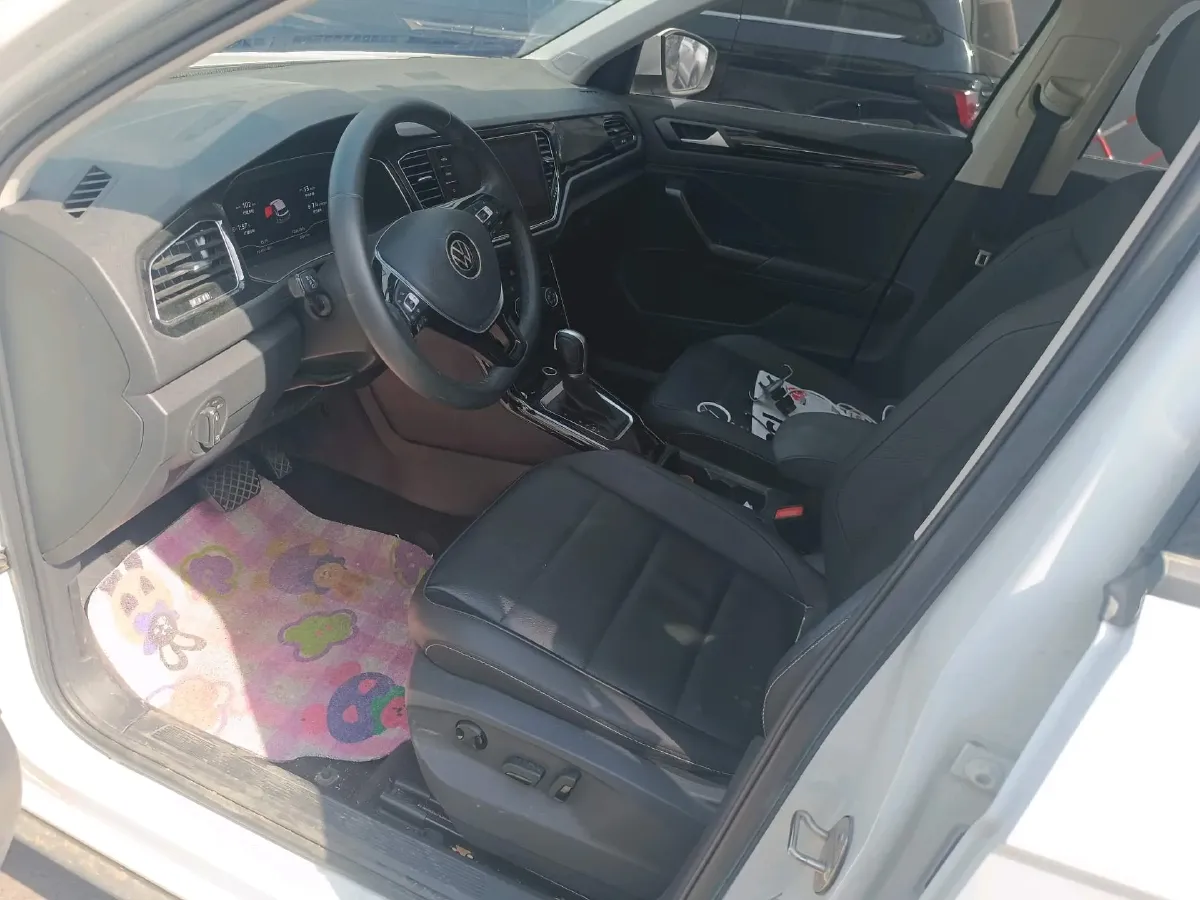 2022 Volkswagen T-Roc 1.4T 150HP L4 7DCT,autocango,china used car exporter,china ev exporter,chinese used car exporter,chinese used ev exporter