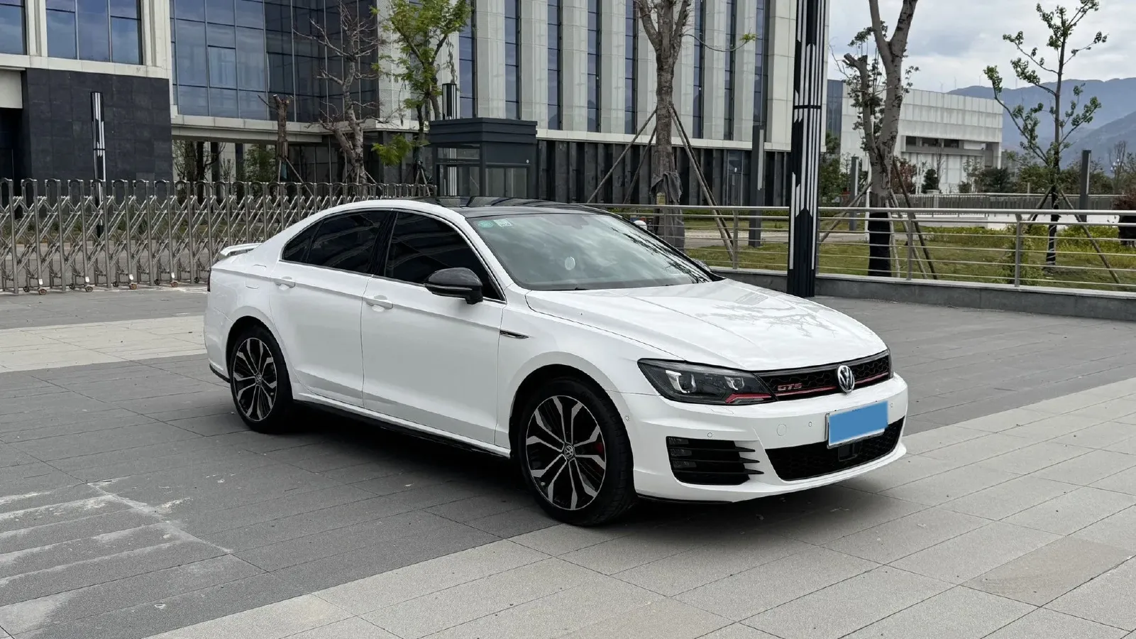 2017 Volkswagen Lamando 2.0T 220HP L4 7DCT,autocango,china used car exporter,china ev exporter,chinese used car exporter,chinese used ev exporter