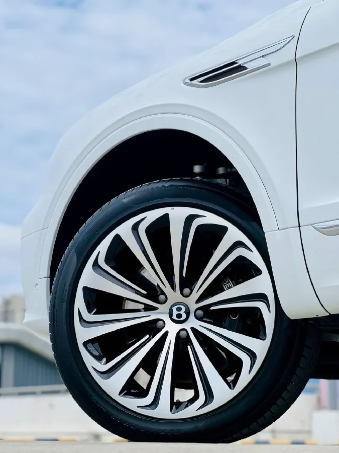2024 Bentley Bentayga 4.0T 550HP V8 8AT,autocango,china used car exporter,china ev exporter,chinese used car exporter,chinese used ev exporter