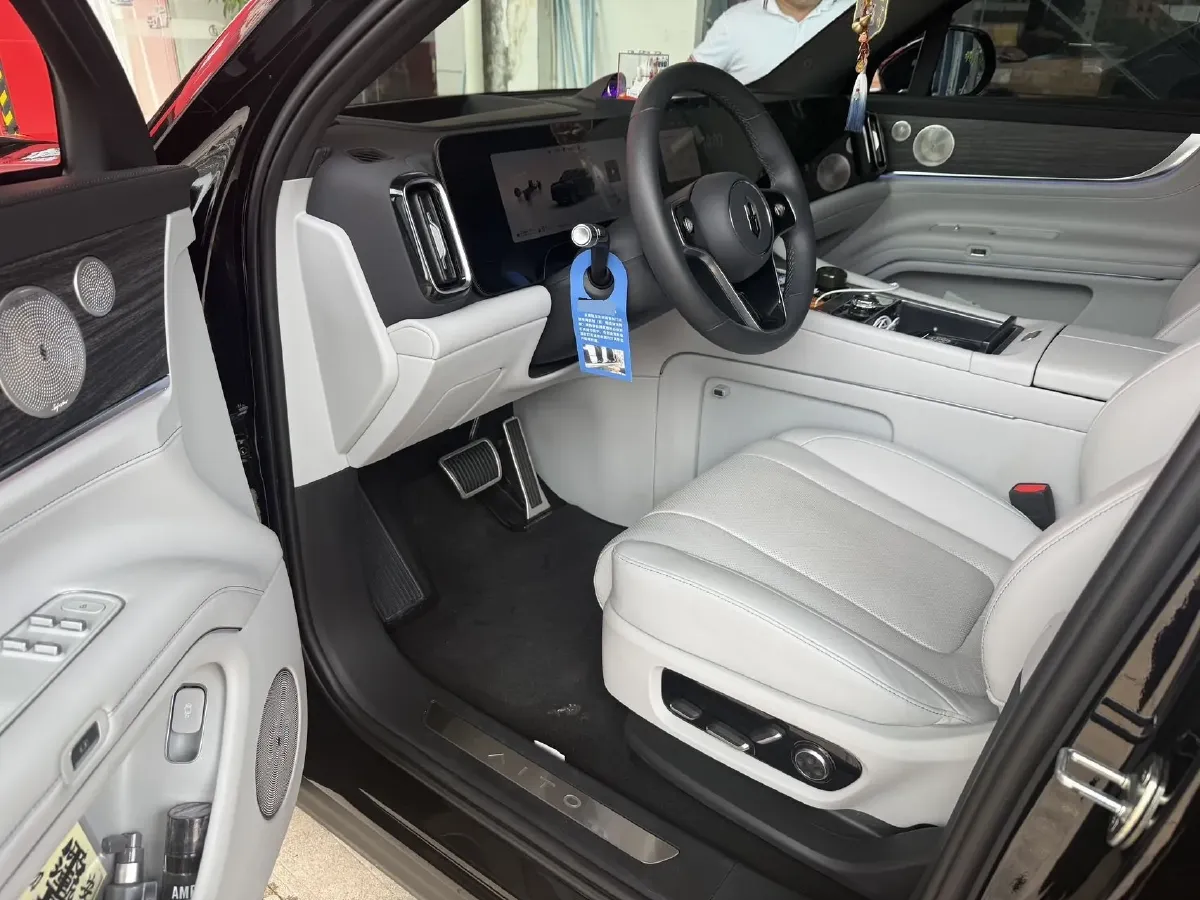 2025 AITO AITO M9 REEV 160HP REEV 52KWH,autocango,china used car exporter,china ev exporter,chinese used car exporter,chinese used ev exporter