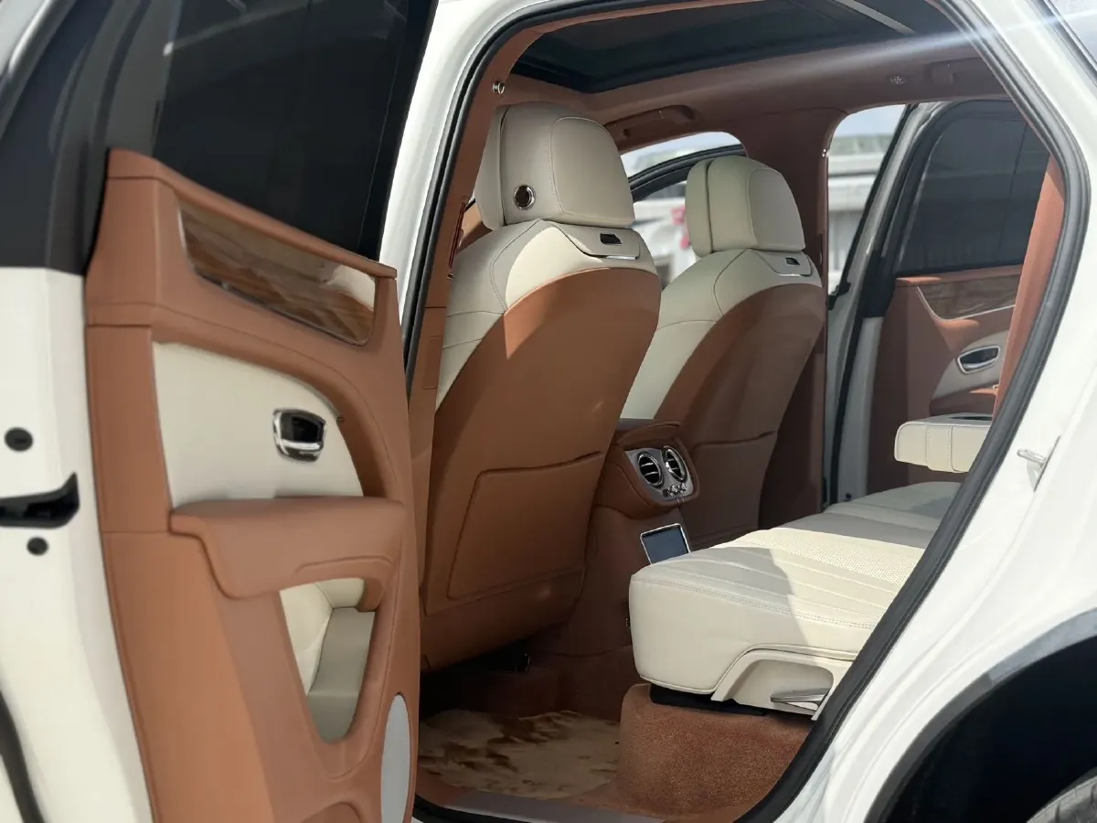 2022 Bentley Bentayga 4.0T 550HP V8 8AT,autocango,china used car exporter,china ev exporter,chinese used car exporter,chinese used ev exporter