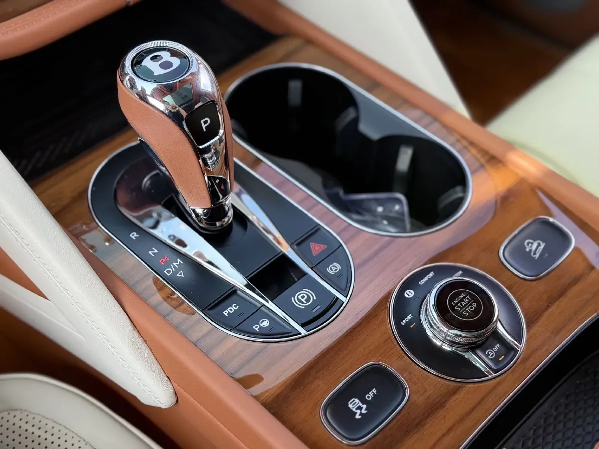 2022 Bentley Bentayga 4.0T 550HP V8 8AT,autocango,china used car exporter,china ev exporter,chinese used car exporter,chinese used ev exporter