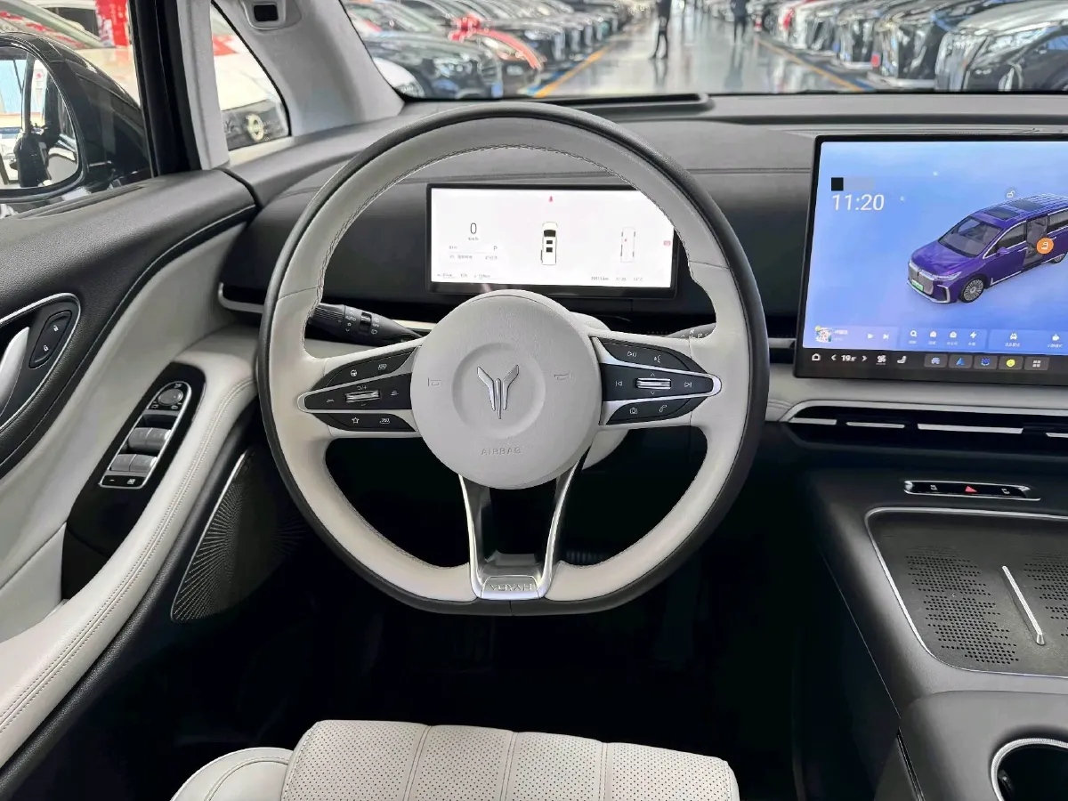 2025 Voyah Dream 1.5T 150HP L4 PHEV 41.7KWH,autocango,china used car exporter,china ev exporter,chinese used car exporter,chinese used ev exporter