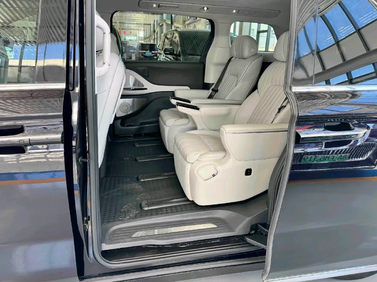 2025 Voyah Dream 1.5T 150HP L4 PHEV 41.7KWH,autocango,china used car exporter,china ev exporter,chinese used car exporter,chinese used ev exporter