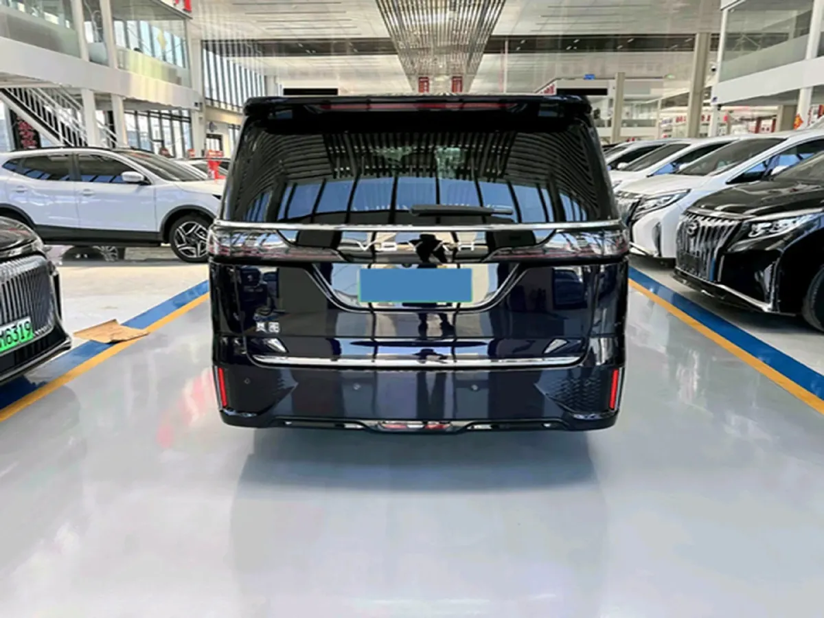 2025 Voyah Dream 1.5T 150HP L4 PHEV 41.7KWH,autocango,china used car exporter,china ev exporter,chinese used car exporter,chinese used ev exporter