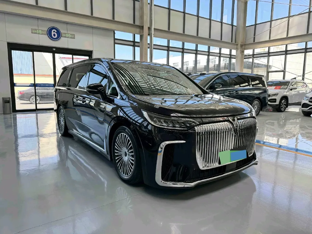 2025 Voyah Dream 1.5T 150HP L4 PHEV 41.7KWH,autocango,china used car exporter,china ev exporter,chinese used car exporter,chinese used ev exporter