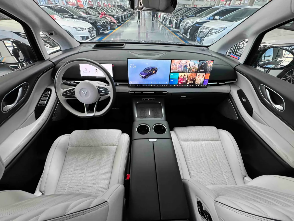 2025 Voyah Dream 1.5T 150HP L4 PHEV 41.7KWH,autocango,china used car exporter,china ev exporter,chinese used car exporter,chinese used ev exporter