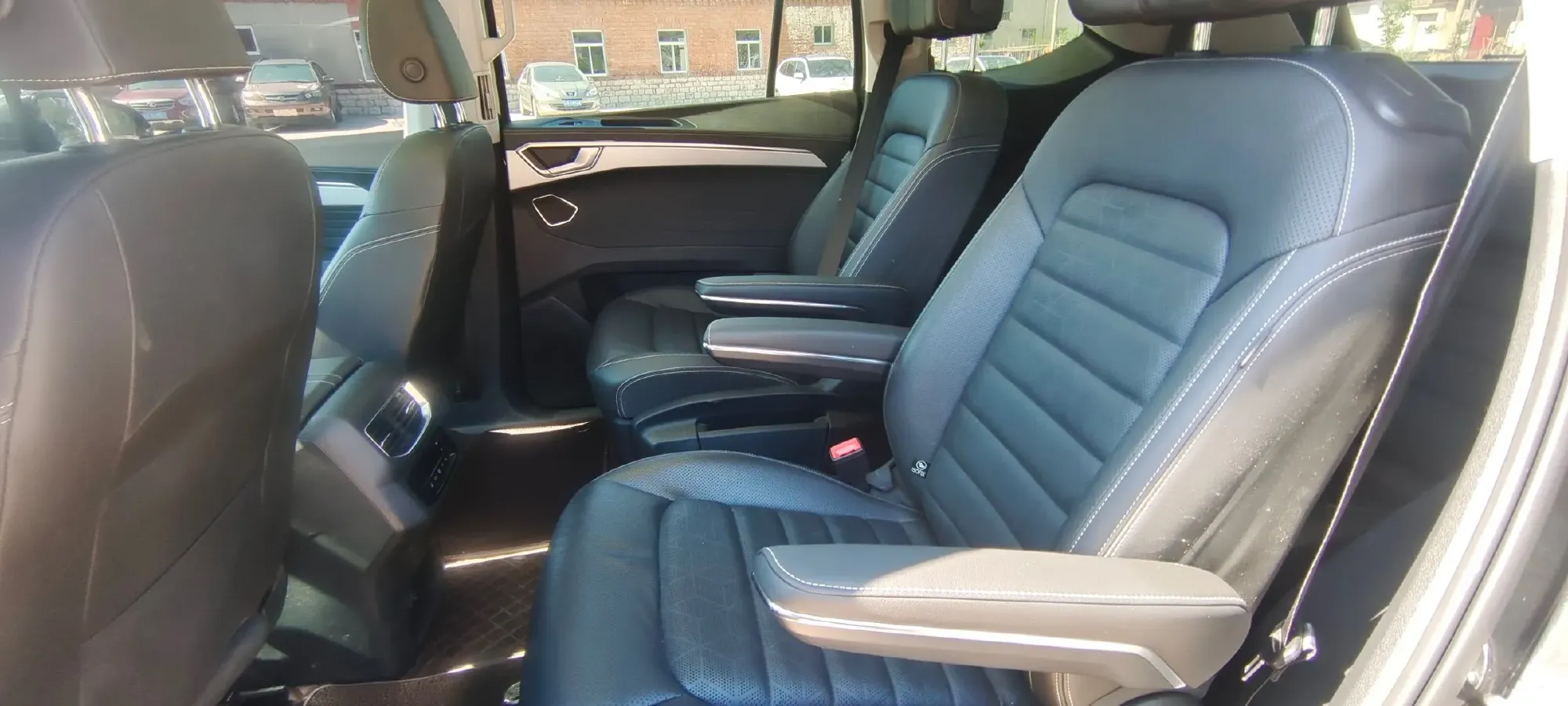 2021 Volkswagen Talagon 2.0T 220HP L4 7DCT,autocango,china used car exporter,china ev exporter,chinese used car exporter,chinese used ev exporter