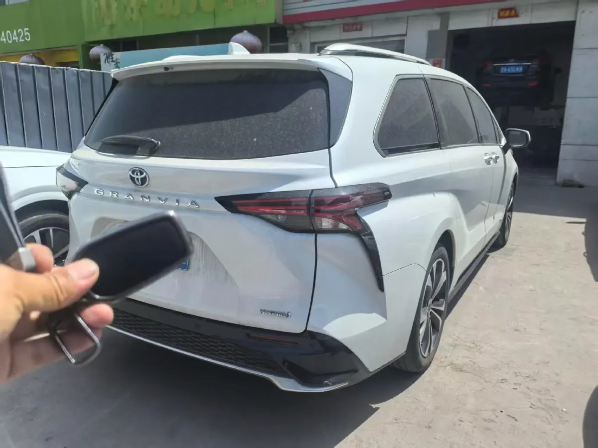 2022 Toyota Granvia 2.5L 192HP L4 E-CVT Hybrid,autocango,china used car exporter,china ev exporter,chinese used car exporter,chinese used ev exporter