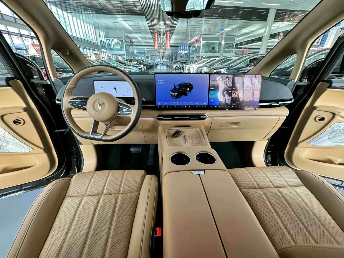 2025 Voyah Dream 1.5T 150HP L4 PHEV 41.7KWH,autocango,china used car exporter,china ev exporter,chinese used car exporter,chinese used ev exporter