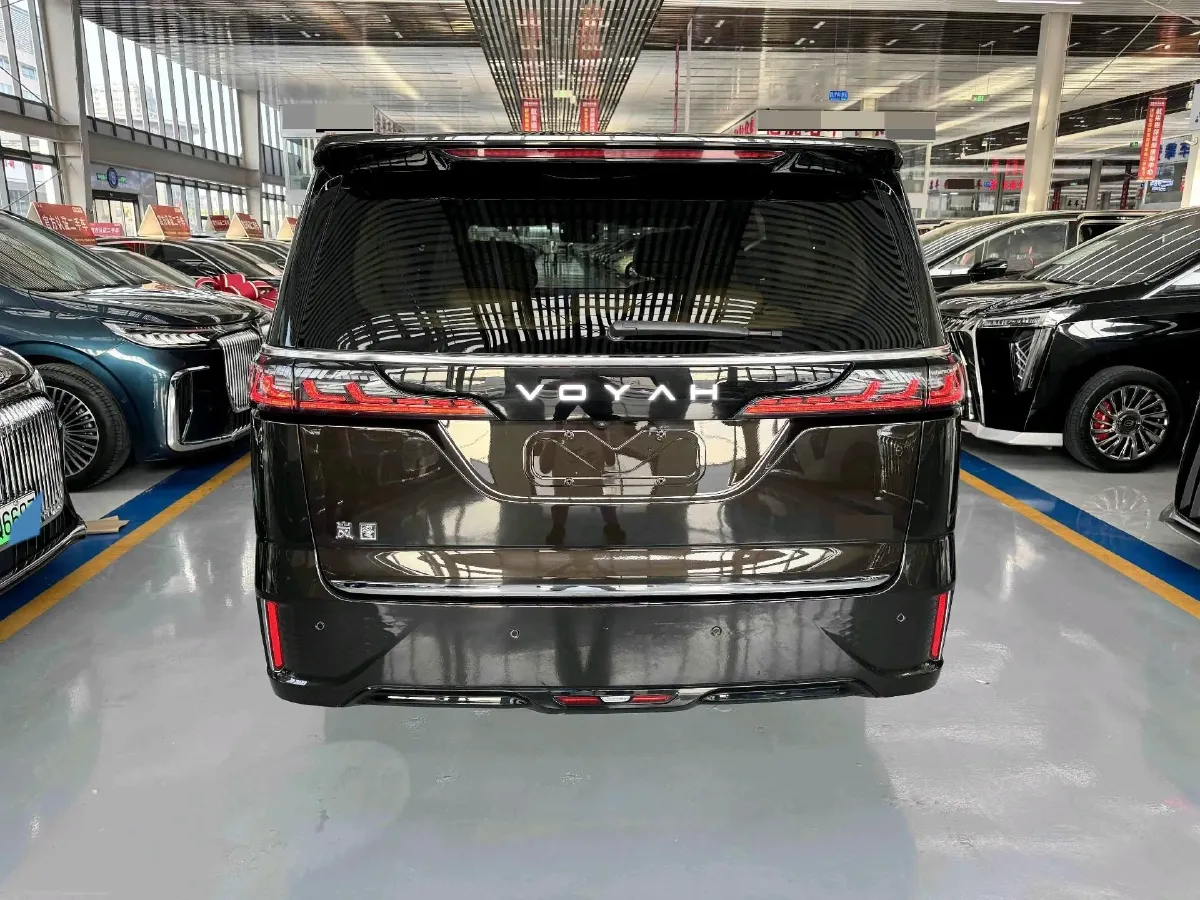 2025 Voyah Dream 1.5T 150HP L4 PHEV 41.7KWH,autocango,china used car exporter,china ev exporter,chinese used car exporter,chinese used ev exporter