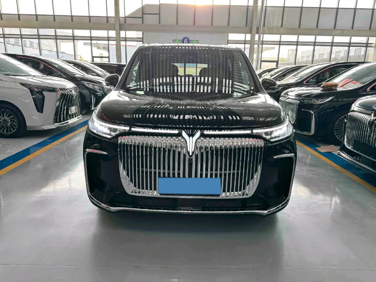 2025 Voyah Dream 1.5T 150HP L4 PHEV 41.7KWH,autocango,china used car exporter,china ev exporter,chinese used car exporter,chinese used ev exporter
