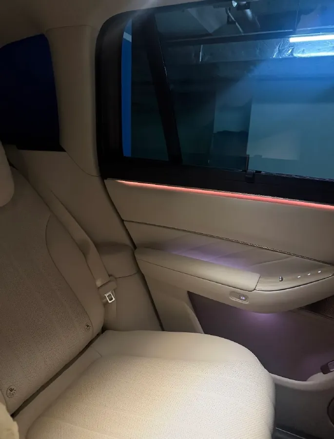 2025 AITO AITO M8 BEV,autocango,china used car exporter,china ev exporter,chinese used car exporter,chinese used ev exporter