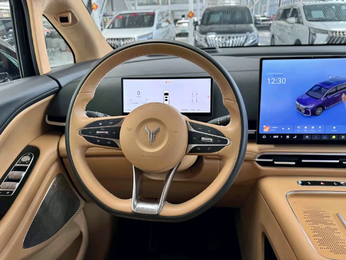 2025 Voyah Dream 1.5T 150HP L4 PHEV 41.7KWH,autocango,china used car exporter,china ev exporter,chinese used car exporter,chinese used ev exporter