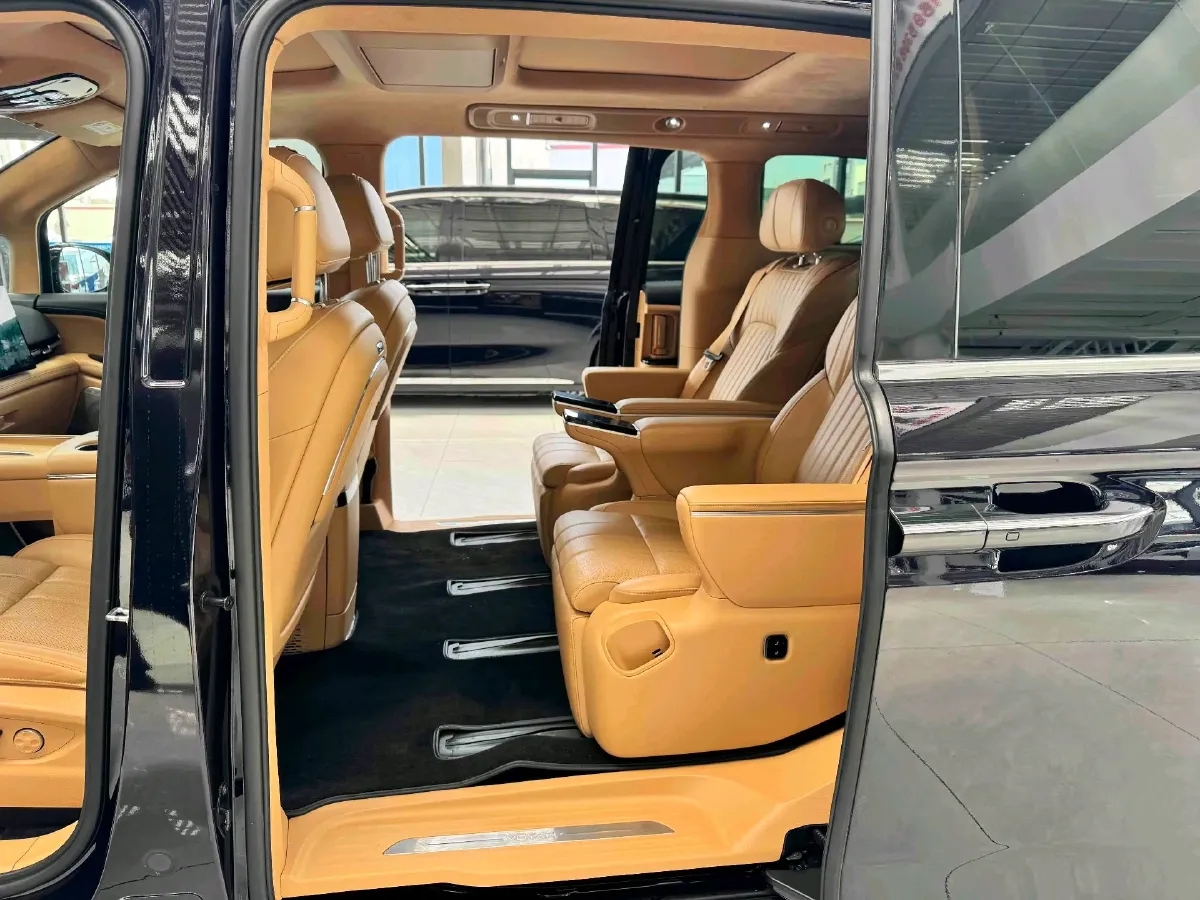 2025 Voyah Dream 1.5T 150HP L4 PHEV 41.7KWH,autocango,china used car exporter,china ev exporter,chinese used car exporter,chinese used ev exporter