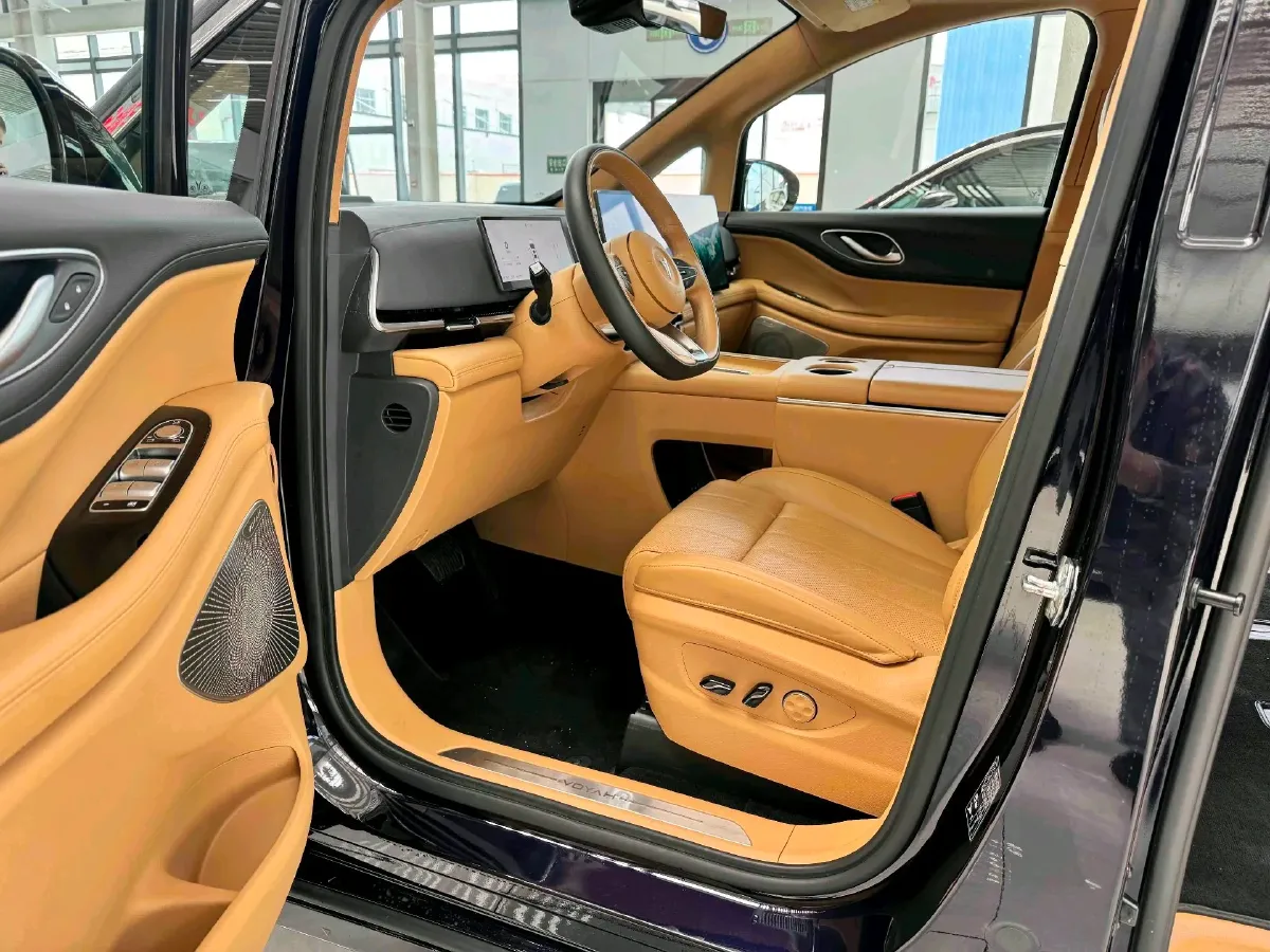 2025 Voyah Dream 1.5T 150HP L4 PHEV 41.7KWH,autocango,china used car exporter,china ev exporter,chinese used car exporter,chinese used ev exporter