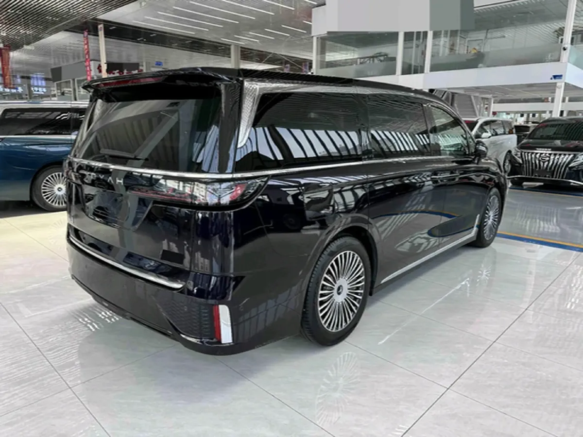 2025 Voyah Dream 1.5T 150HP L4 PHEV 41.7KWH,autocango,china used car exporter,china ev exporter,chinese used car exporter,chinese used ev exporter