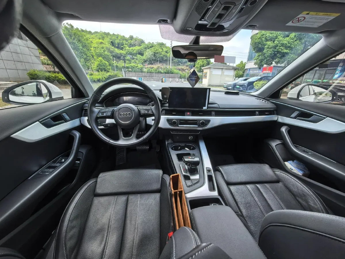 2024 Audi A4L 2.0T 190HP L4 7DCT,autocango,china used car exporter,china ev exporter,chinese used car exporter,chinese used ev exporter