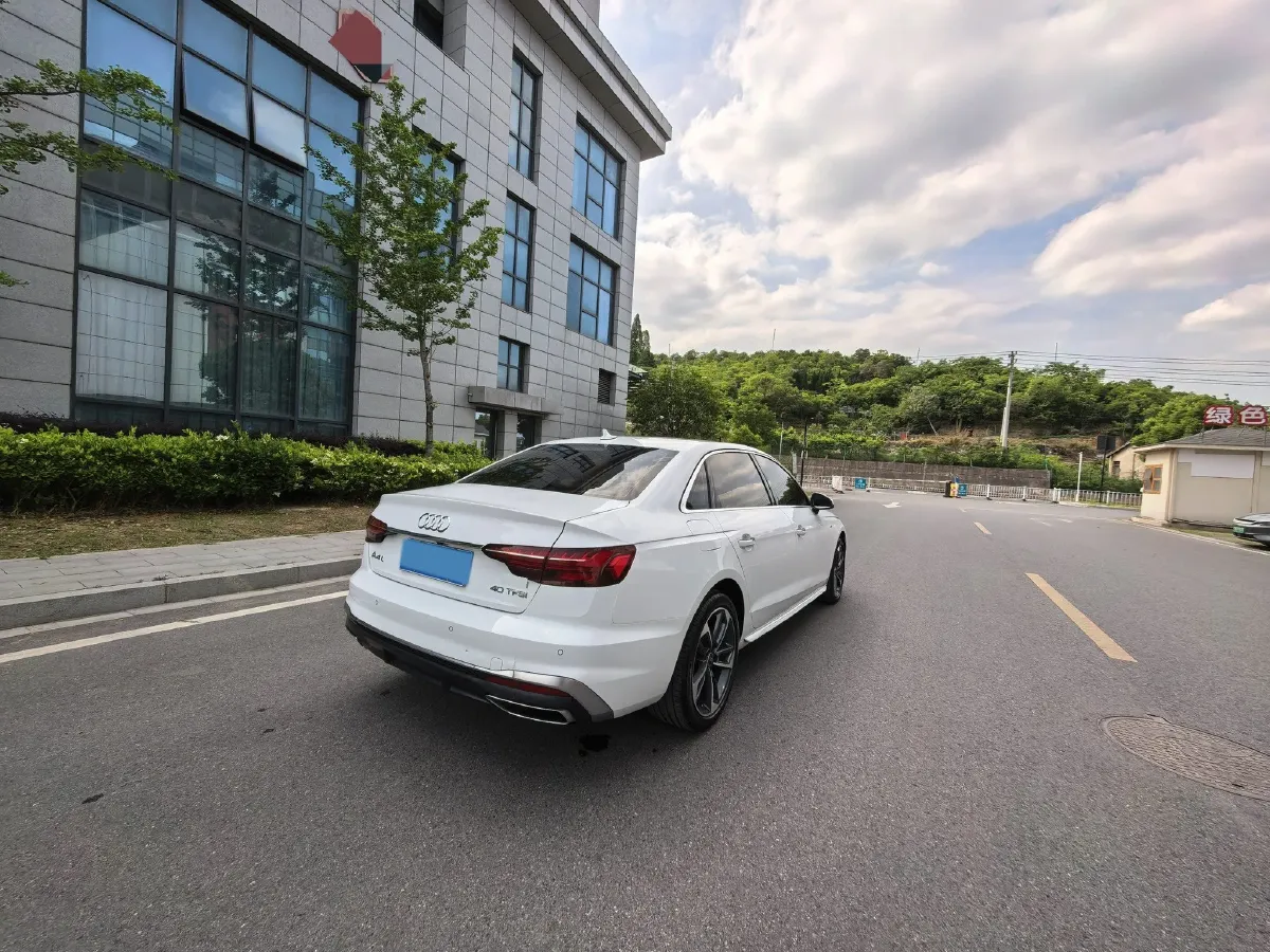 2024 Audi A4L 2.0T 190HP L4 7DCT,autocango,china used car exporter,china ev exporter,chinese used car exporter,chinese used ev exporter