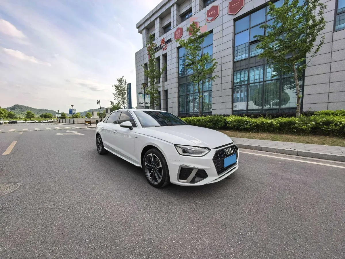2024 Audi A4L 2.0T 190HP L4 7DCT,autocango,china used car exporter,china ev exporter,chinese used car exporter,chinese used ev exporter