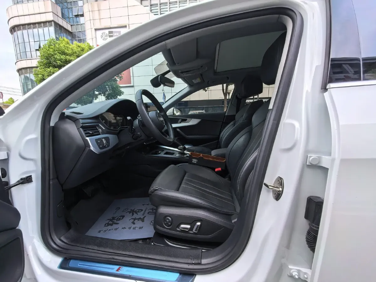 2024 Audi A4L 2.0T 190HP L4 7DCT,autocango,china used car exporter,china ev exporter,chinese used car exporter,chinese used ev exporter