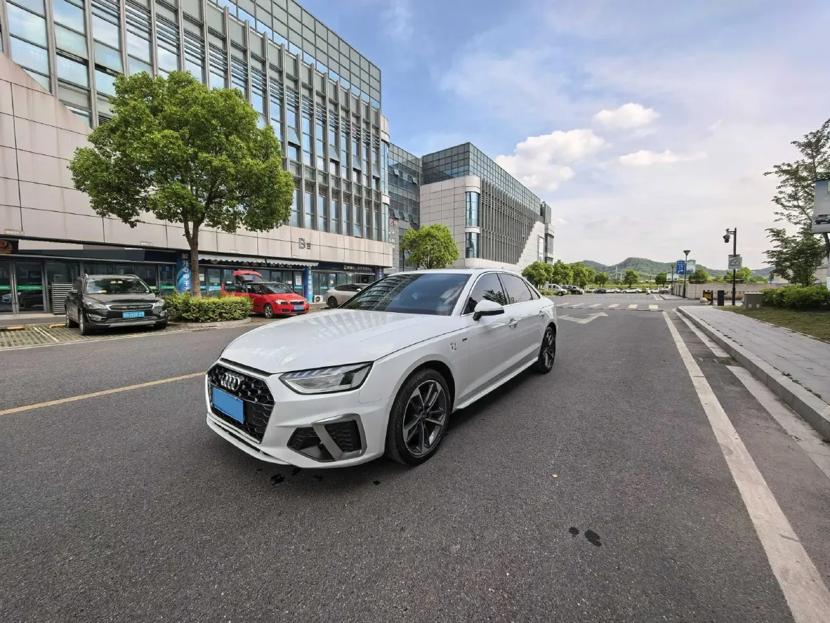 2024 Audi A4L 2.0T 190HP L4 7DCT,autocango,china used car exporter,china ev exporter,chinese used car exporter,chinese used ev exporter