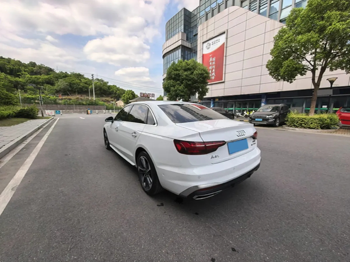 2024 Audi A4L 2.0T 190HP L4 7DCT,autocango,china used car exporter,china ev exporter,chinese used car exporter,chinese used ev exporter
