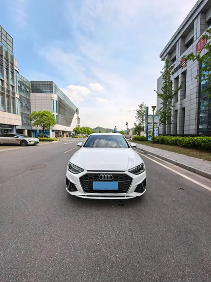 2024 Audi A4L 2.0T 190HP L4 7DCT,autocango,china used car exporter,china ev exporter,chinese used car exporter,chinese used ev exporter