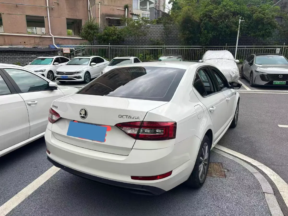 2018 Skoda Octavia 1.6L 110HP L4 5MT,autocango,china used car exporter,china ev exporter,chinese used car exporter,chinese used ev exporter