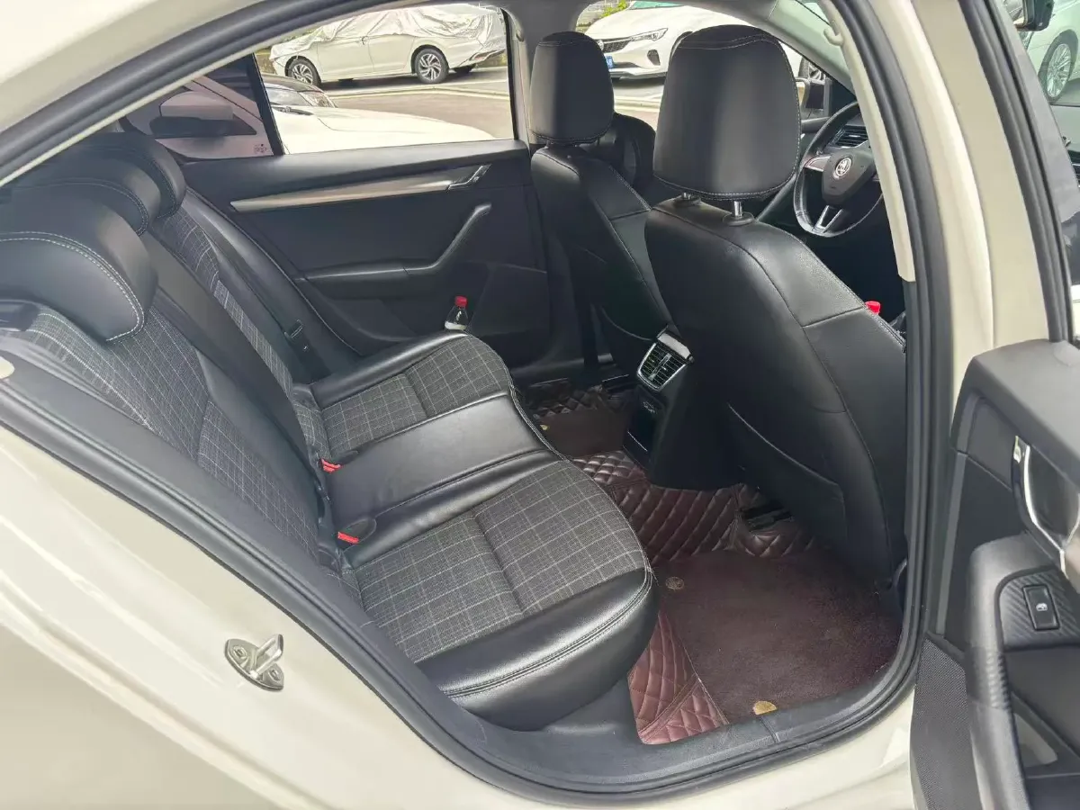 2018 Skoda Octavia 1.6L 110HP L4 5MT,autocango,china used car exporter,china ev exporter,chinese used car exporter,chinese used ev exporter