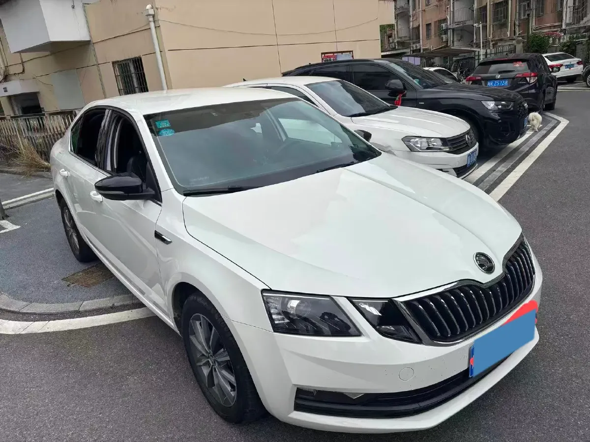 2018 Skoda Octavia 1.6L 110HP L4 5MT,autocango,china used car exporter,china ev exporter,chinese used car exporter,chinese used ev exporter